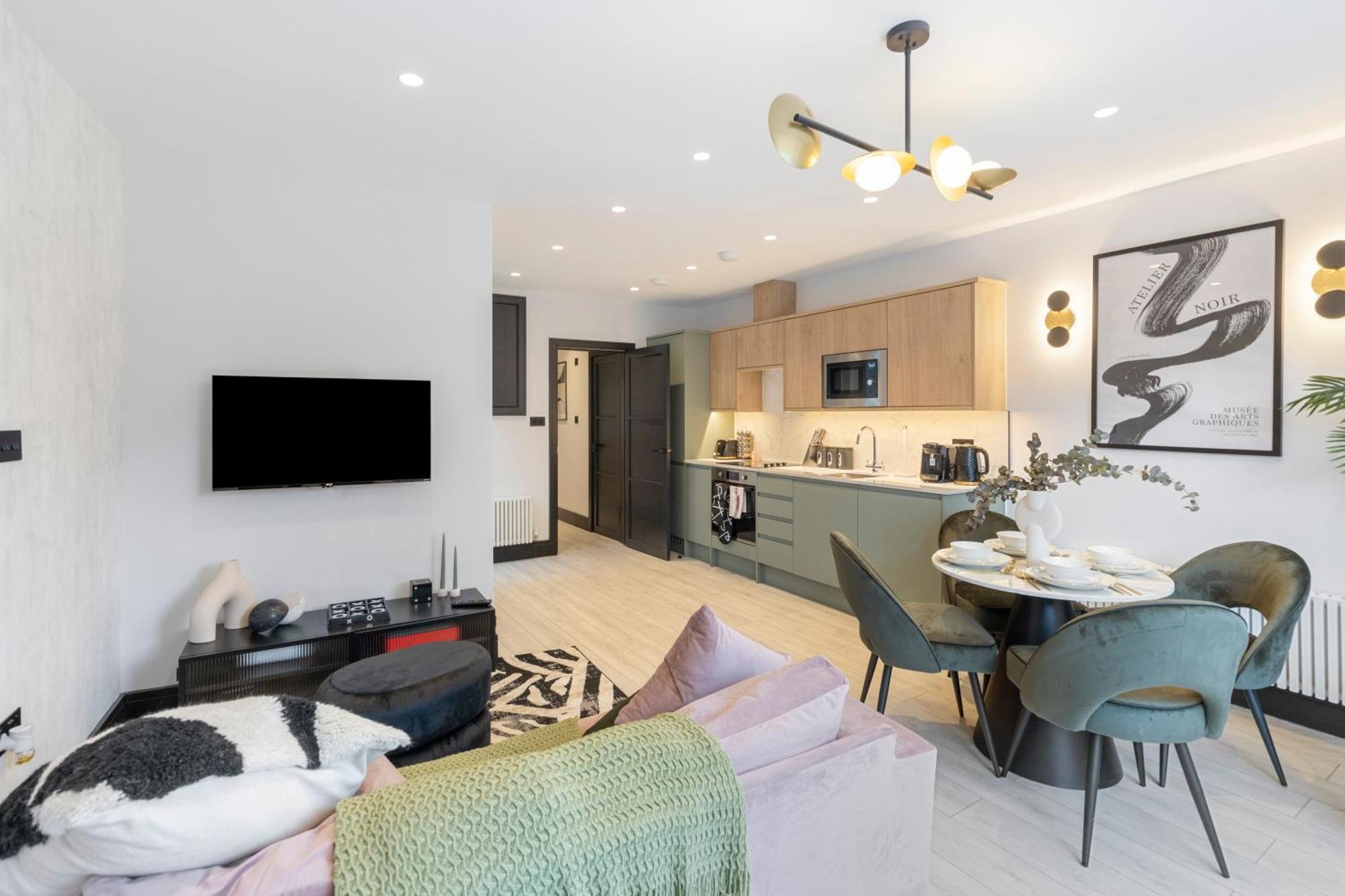 Unwind In Style 2Br With Cozy Backyard For Groups Londres Exterior foto