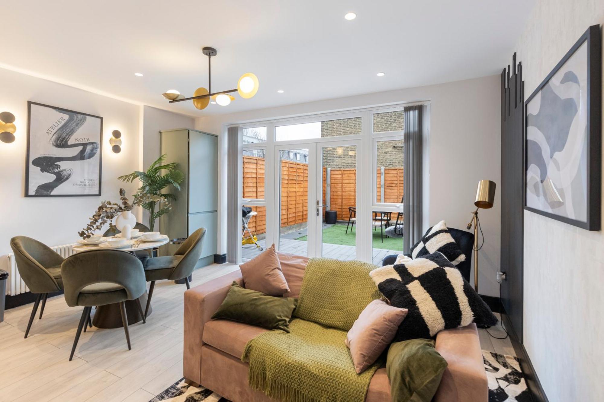 Unwind In Style 2Br With Cozy Backyard For Groups Londres Exterior foto