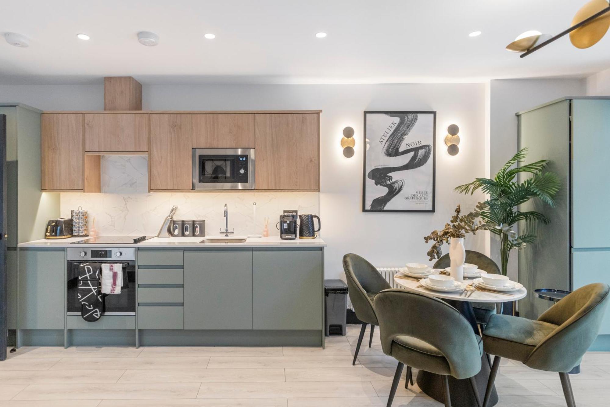 Unwind In Style 2Br With Cozy Backyard For Groups Londres Exterior foto