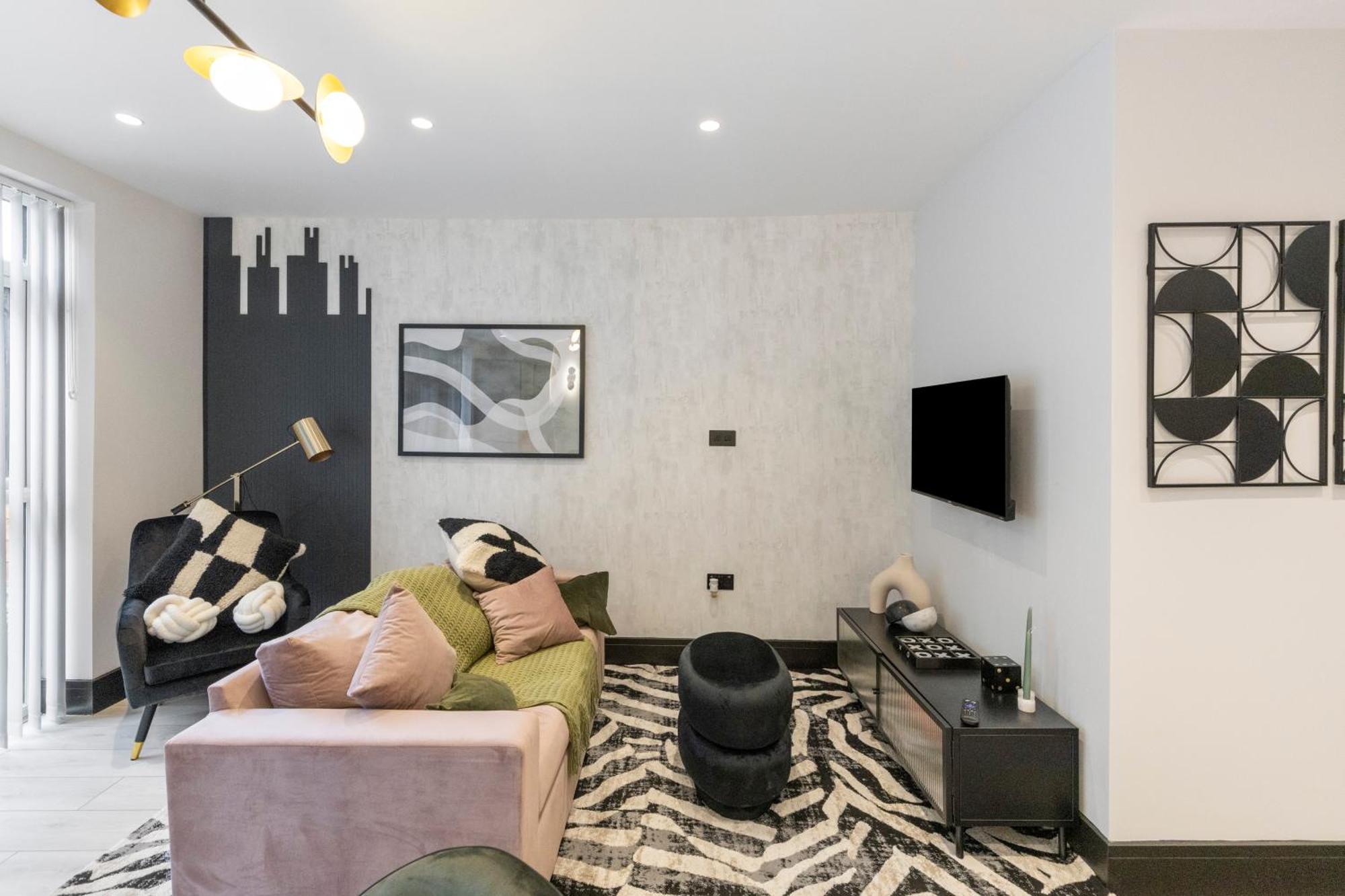 Unwind In Style 2Br With Cozy Backyard For Groups Londres Exterior foto