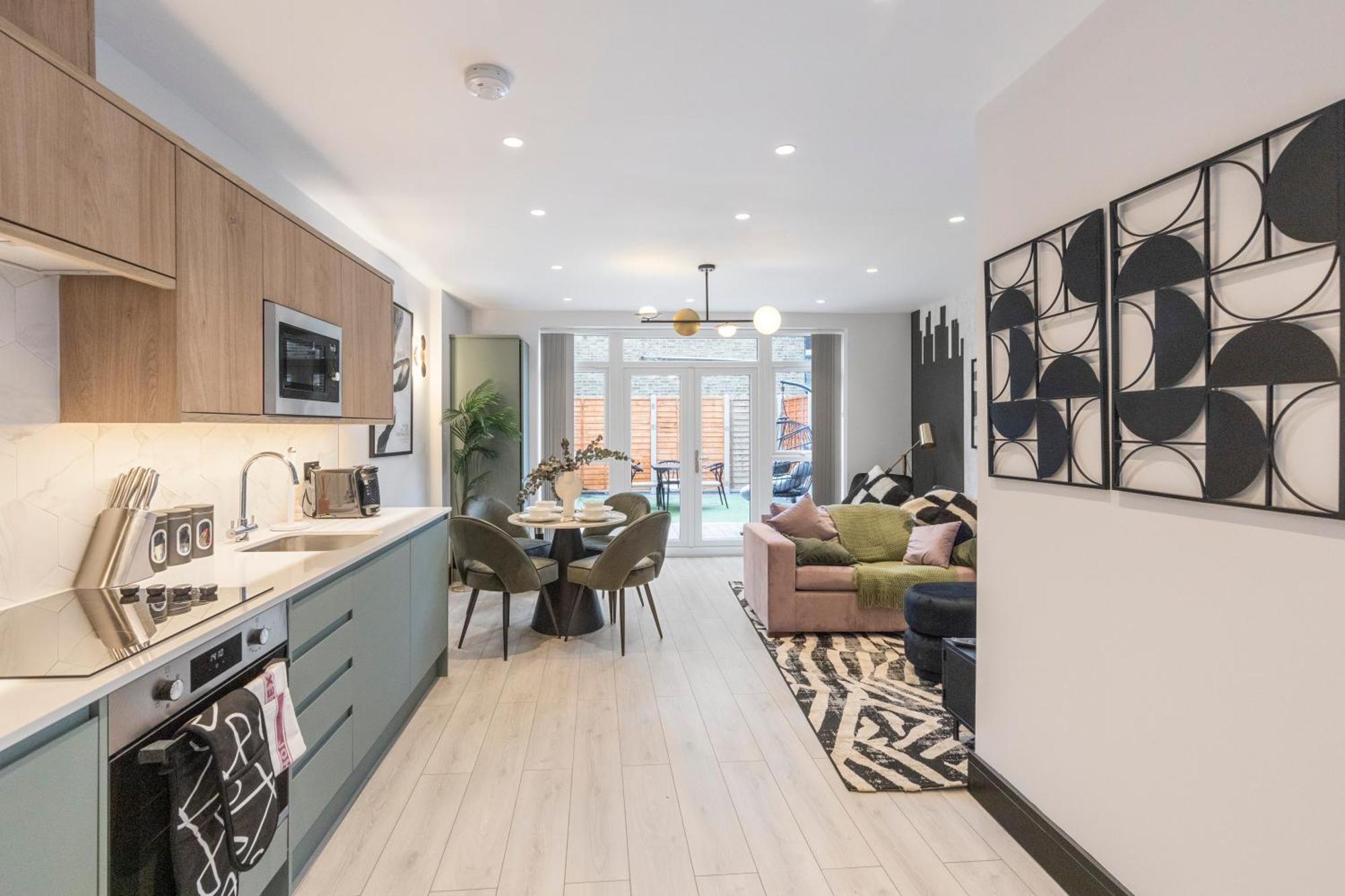 Unwind In Style 2Br With Cozy Backyard For Groups Londres Exterior foto