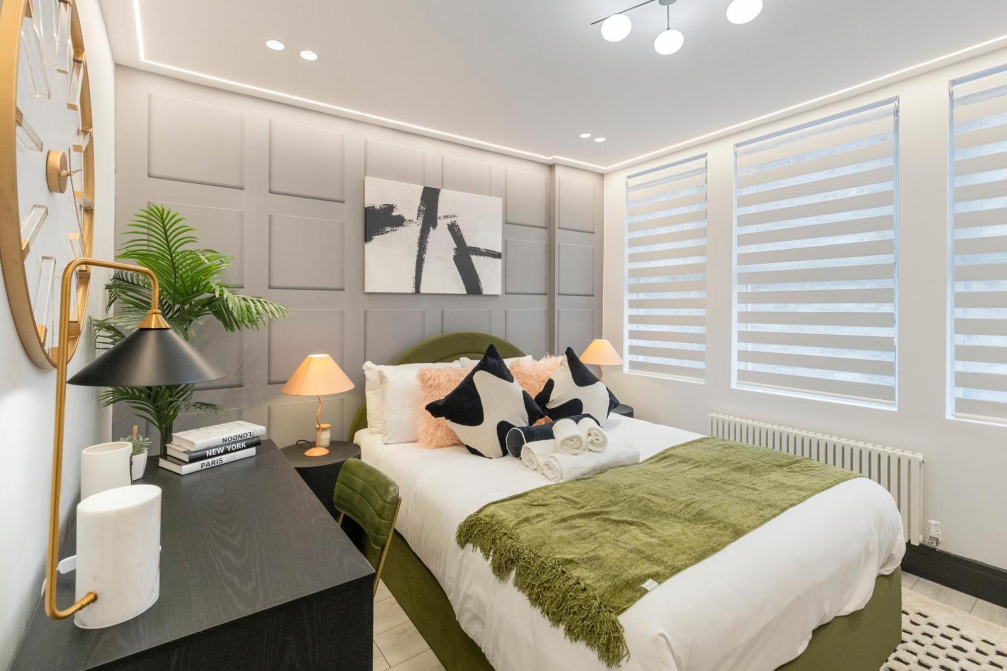 Unwind In Style 2Br With Cozy Backyard For Groups Londres Exterior foto