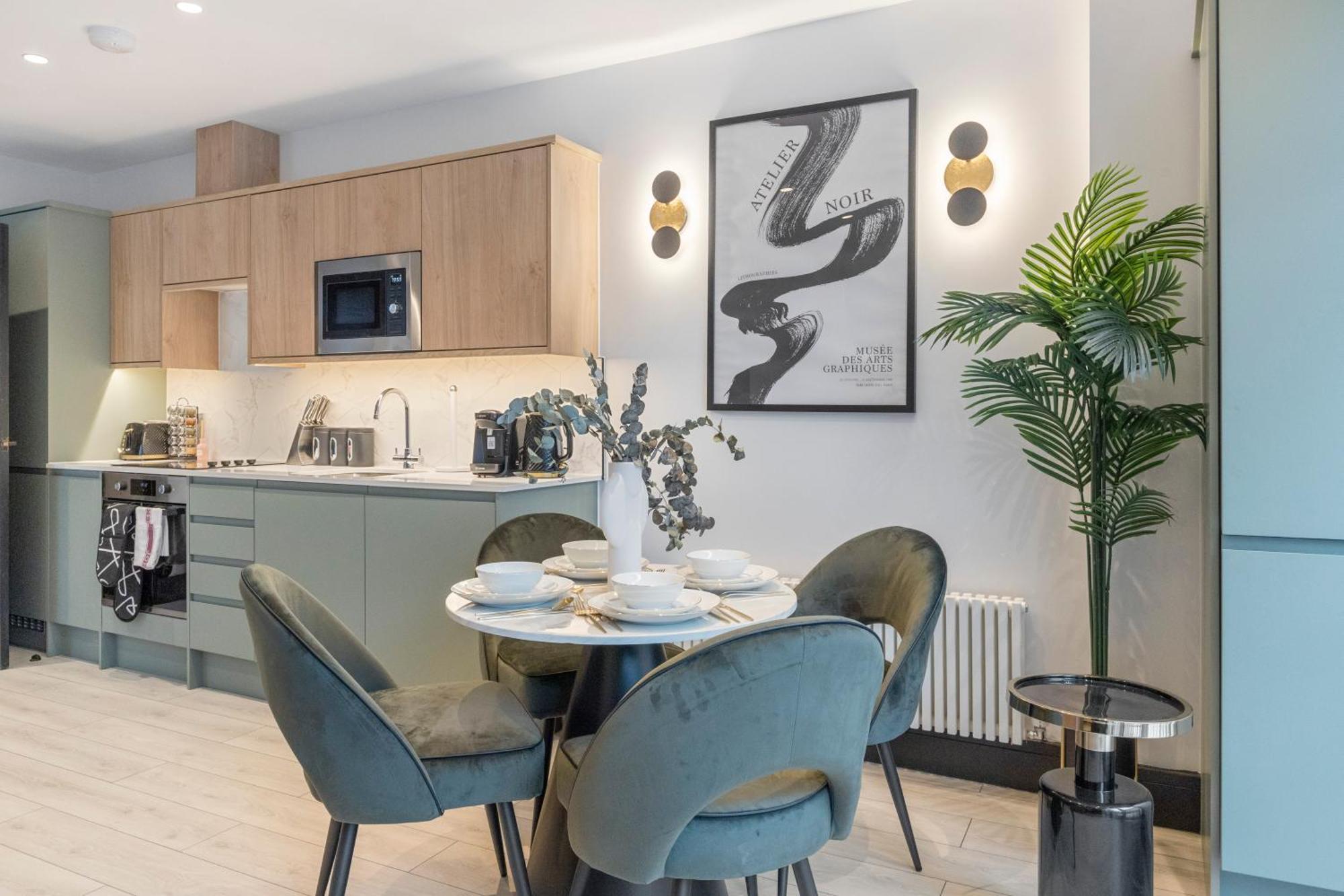 Unwind In Style 2Br With Cozy Backyard For Groups Londres Exterior foto