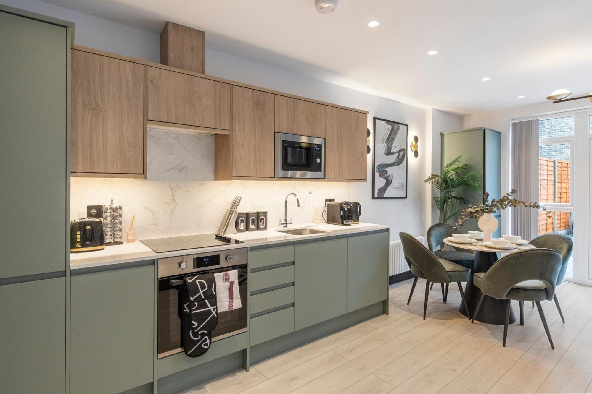 Unwind In Style 2Br With Cozy Backyard For Groups Londres Exterior foto